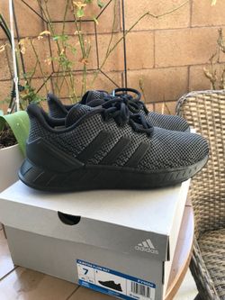 New adidas shoes size 7