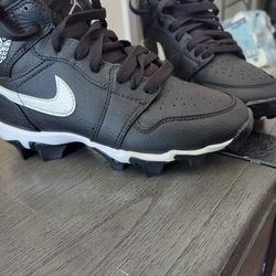 Jordan 1 mid cleats 1.5y (Perfect Condition)