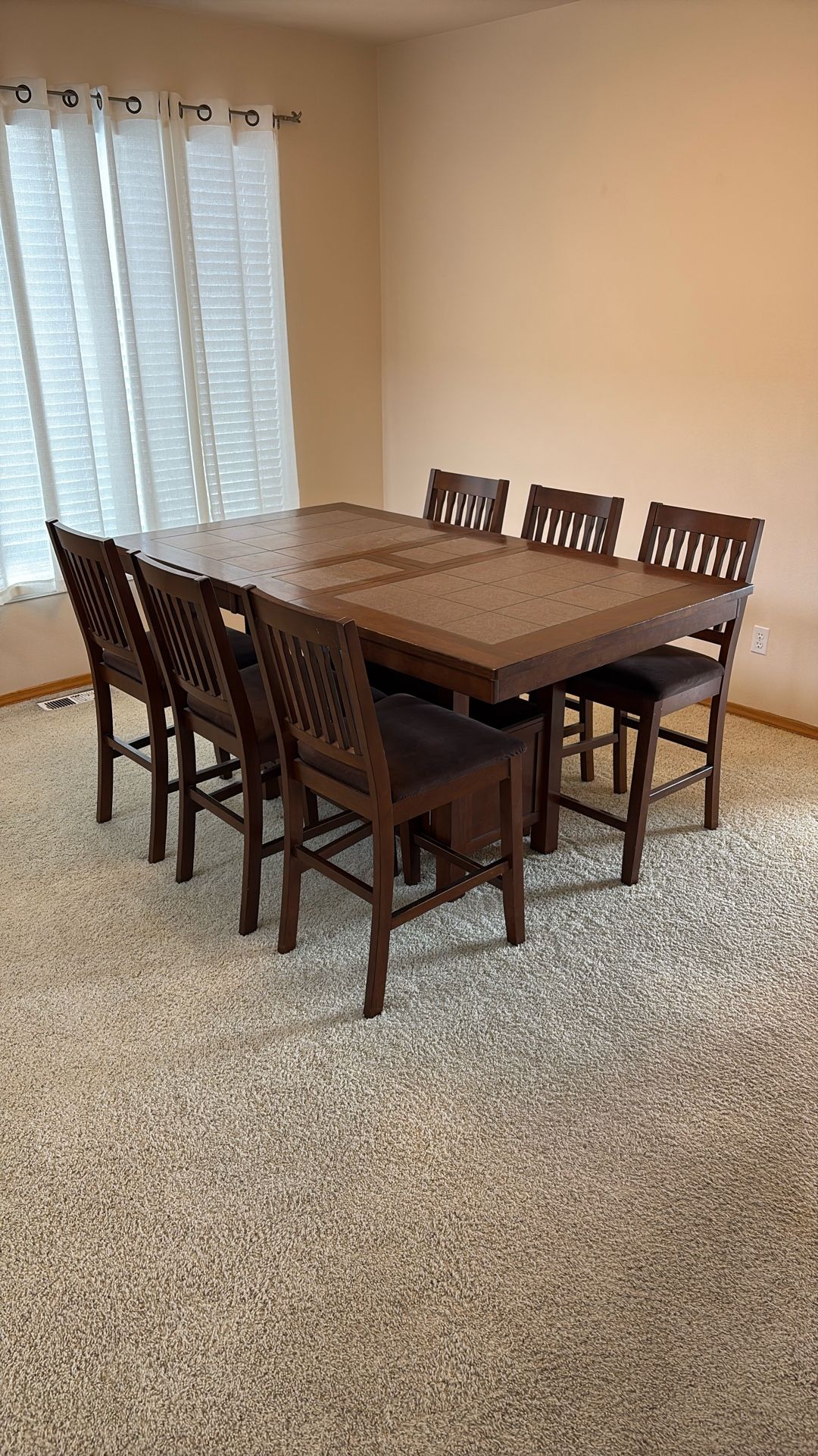 Dining Table & Chairs