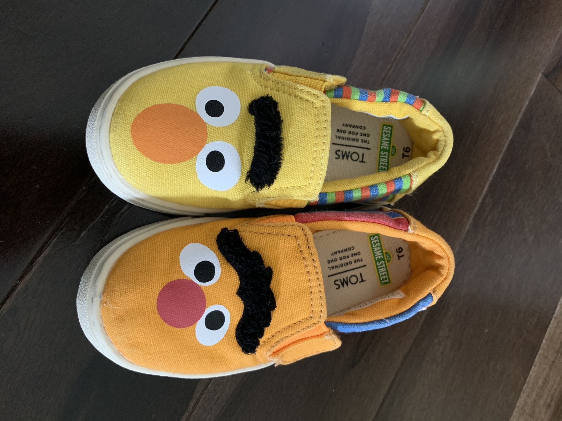 Bert & Ernie Sesame Street Toddler Toms Shoes Collection Size T6