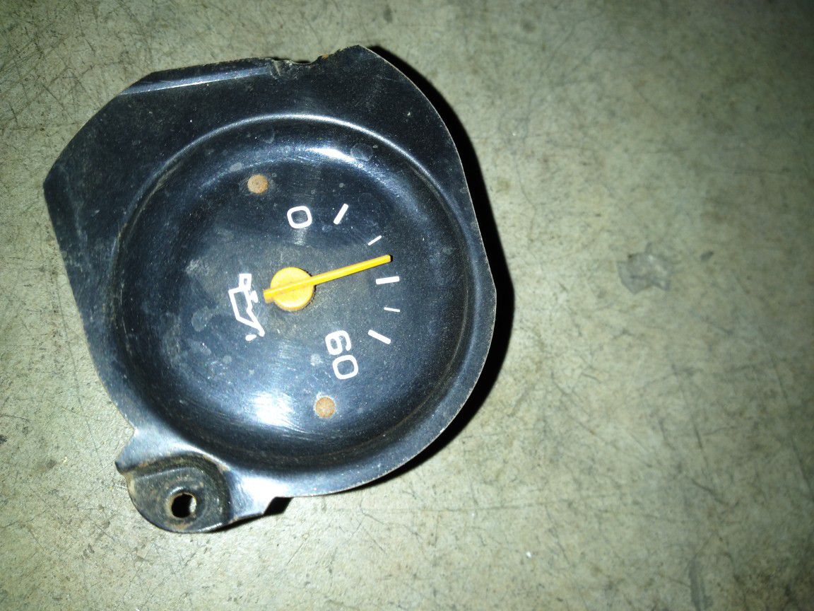C10 oil pressure gauge