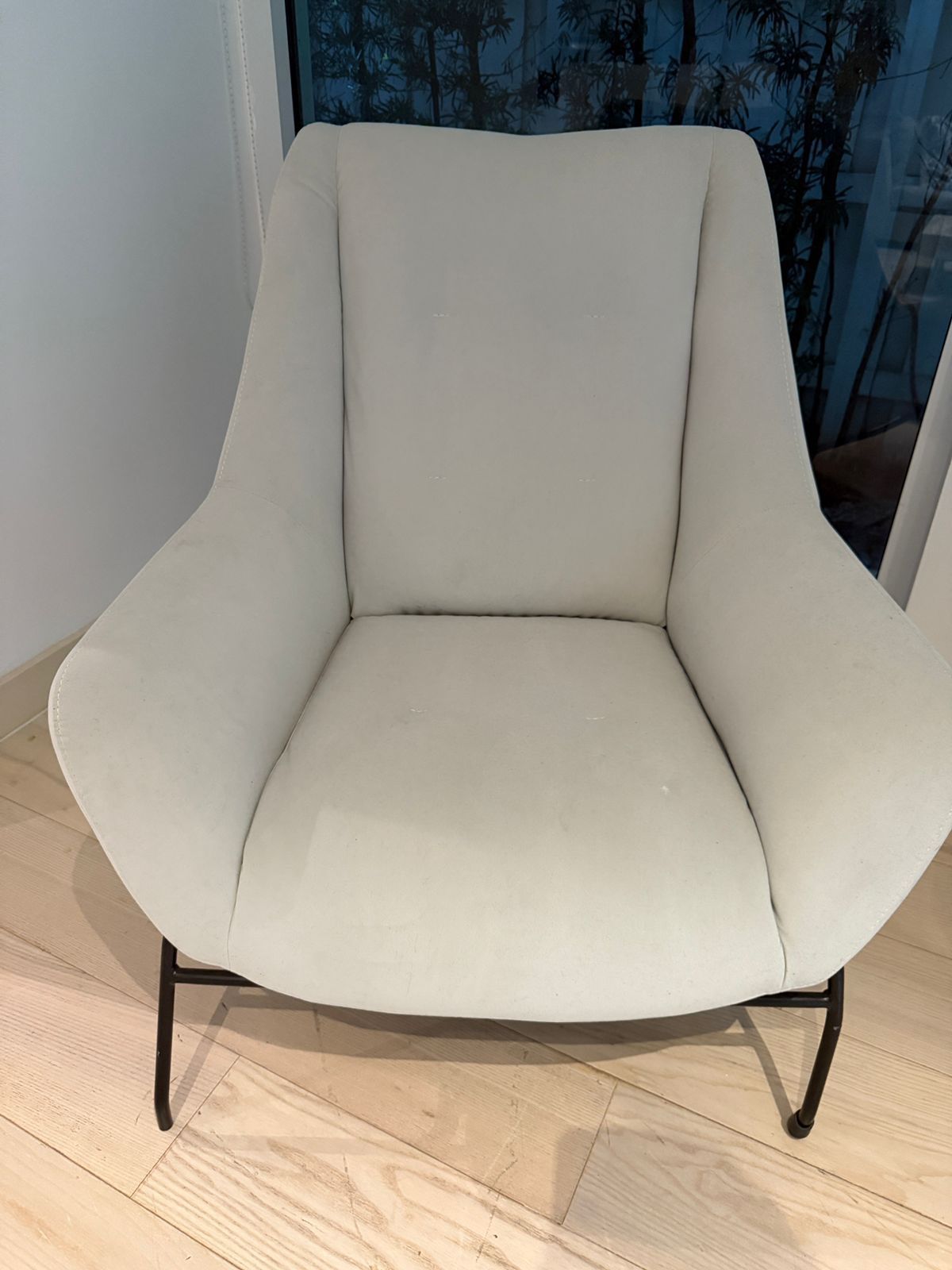 Modern Accent Chair – Beige Suede Look with Black Metal Legs