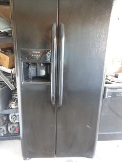 Black side by side refrigerator with 30-day warranty and delivery included!!