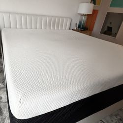 Modern King Bed + Mattress Set – Great Condition