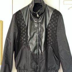  Men’s LV Track jacket Sz Small Excellent!