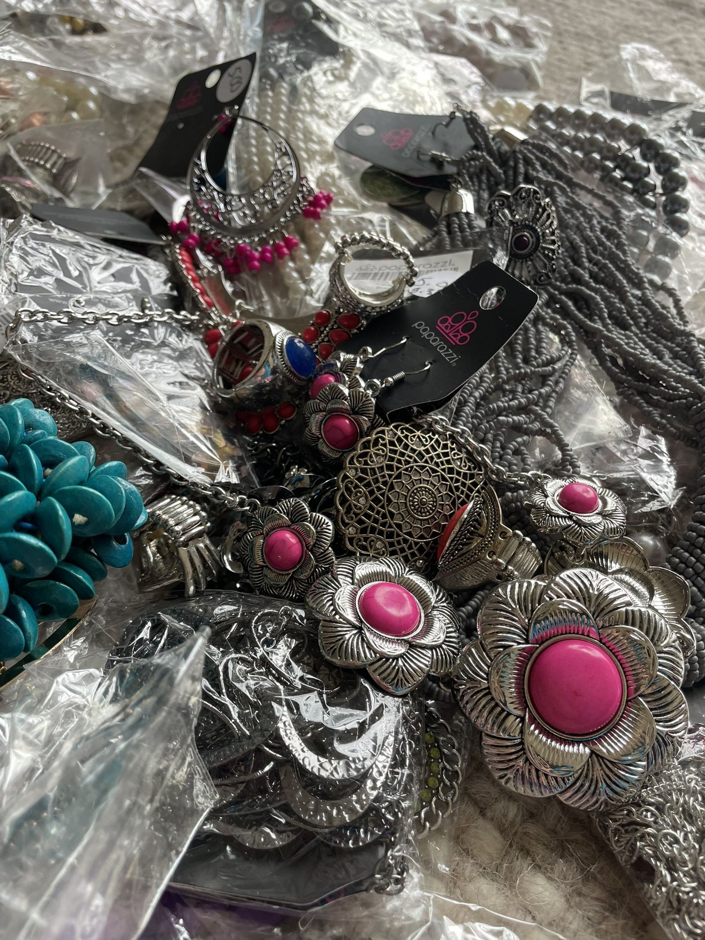 Lot of numerous accessories, jewelry more than 150 pieces