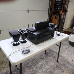 Yahama Natural Sound AV Receiver RX-V683 and 5 Klipsch Speakers and Subwoofer