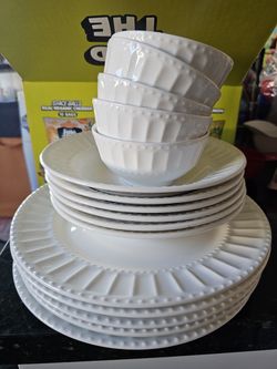 White plate set
