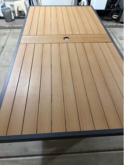 SunVilla table with chairs