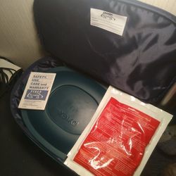 Pyrex Portable Hot Dish With Insulated Case!  