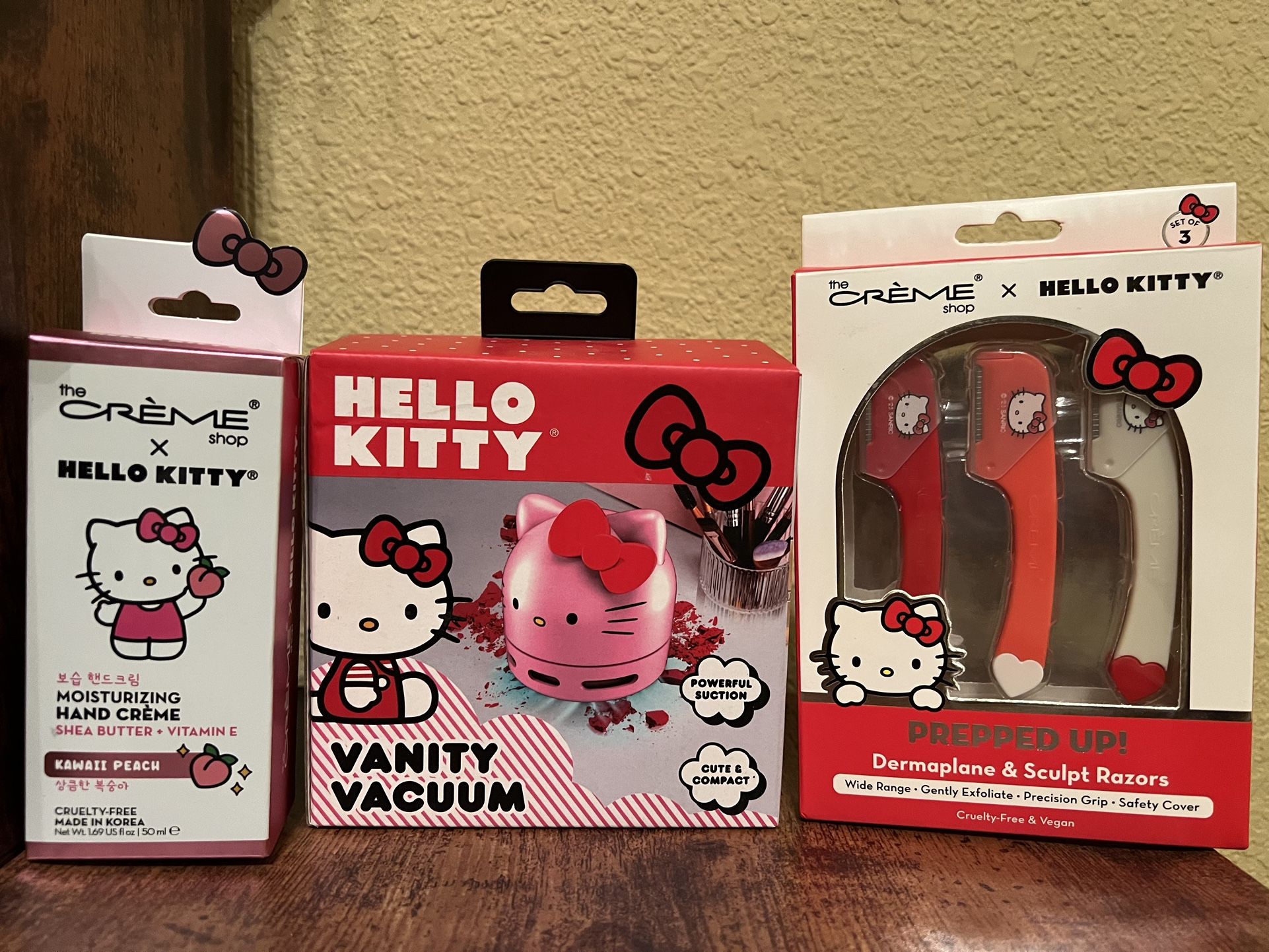 Mothers Day     Hello Kitty Vanity Vacuum