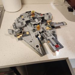 Star Wars Milinium Falcon.
