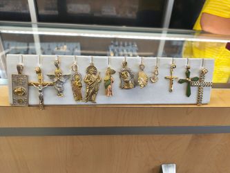 14k10k gold pendant different prices and grams layaway available 10% Dwon if you interested please make sure you ask for Maribel thank you