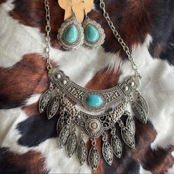 Western Necklaces Set 
