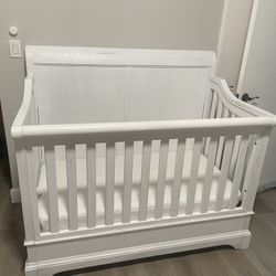 Baby Crib With Mattress 