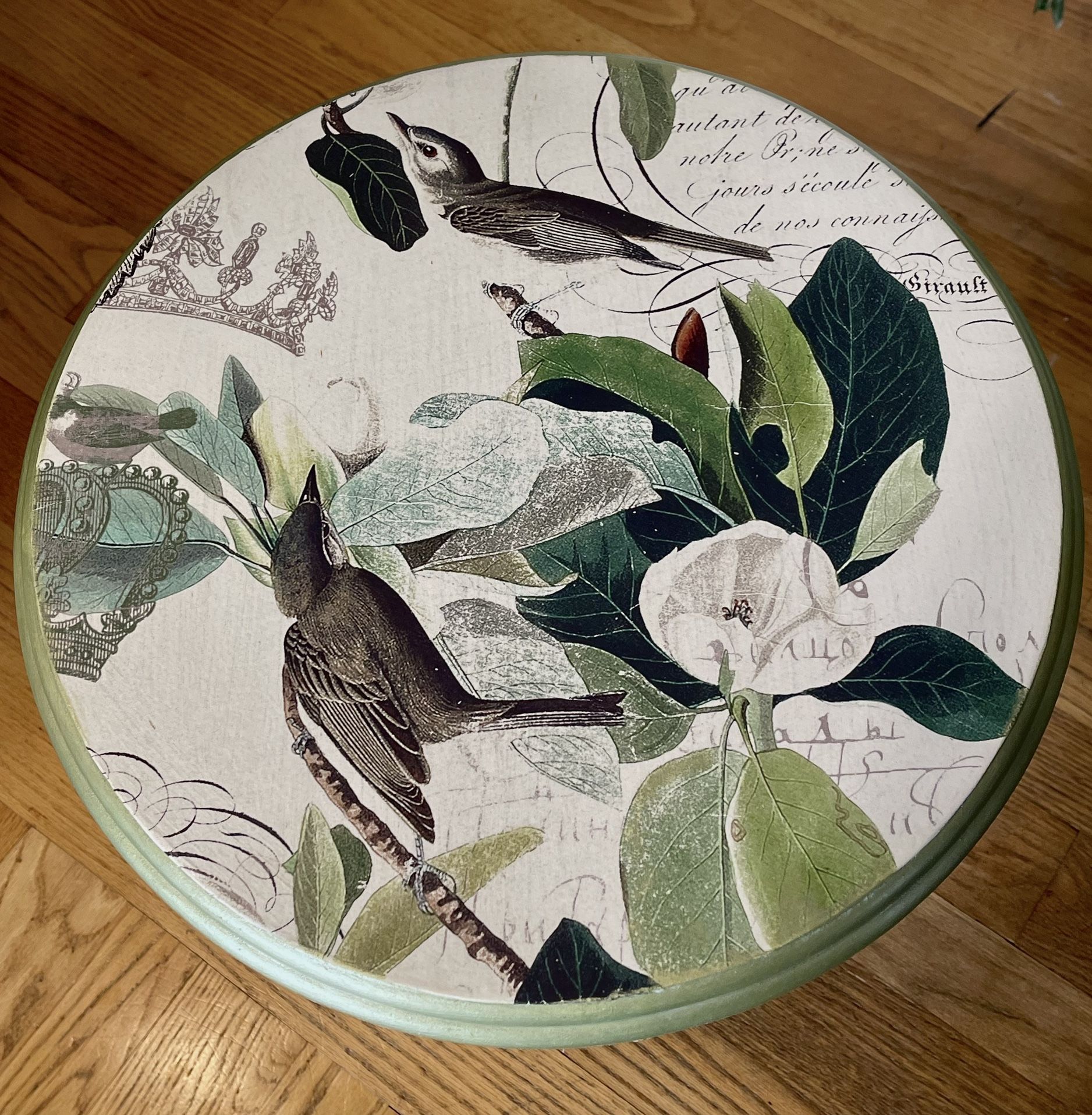 Refurbished 18” Round Table End Table Side Table