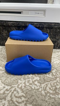 Yeezy Slides Size 9