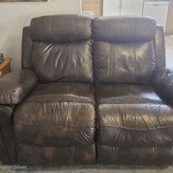 Power Reclining Loveseat 