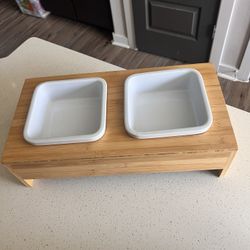 Elevated Bamboo Pet Feeding station 