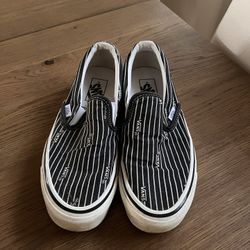 Black & White Vans Shoes – Size 8