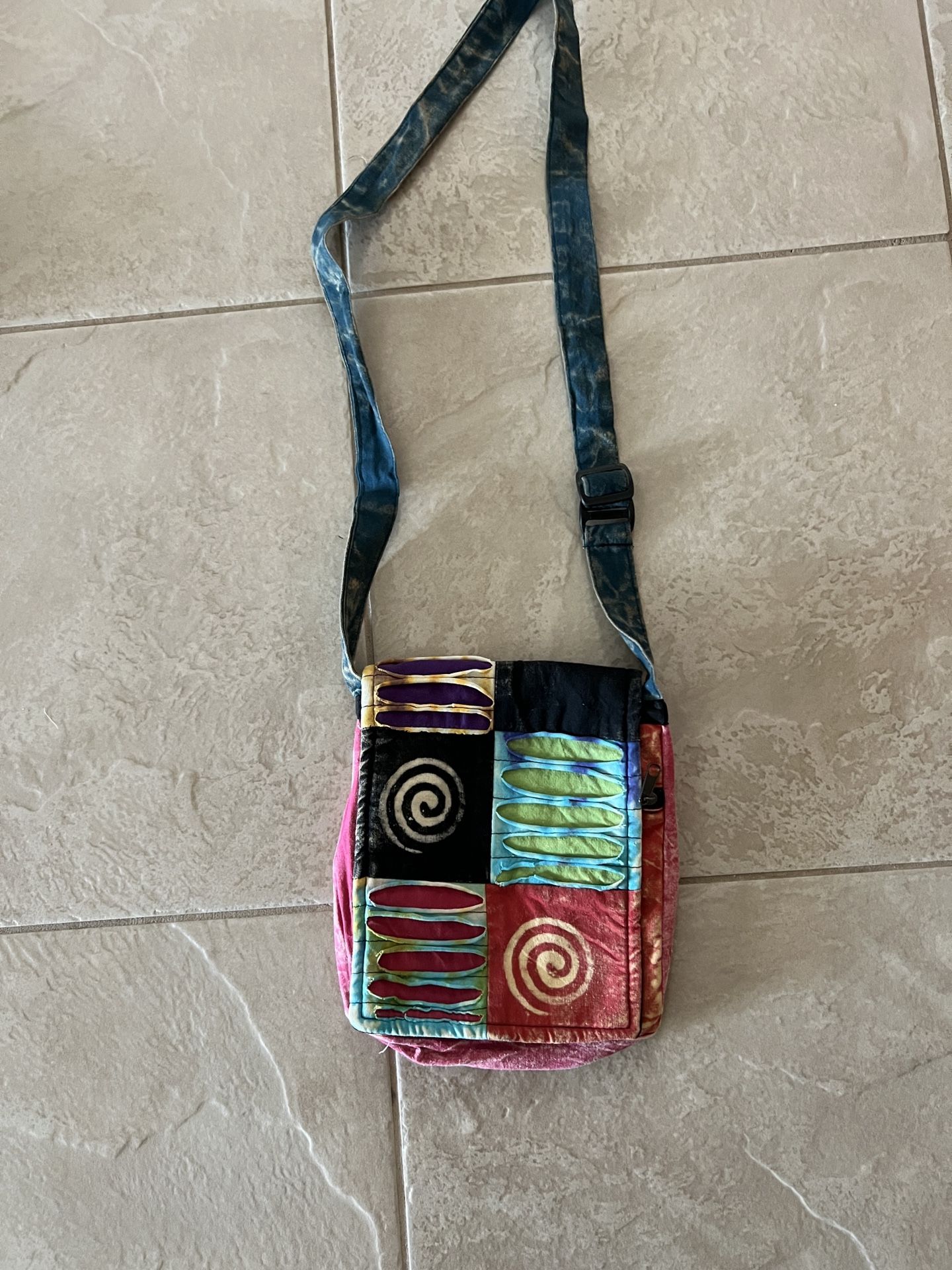 Super cute crossover bag