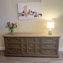 Beautifully Refinished Vintage Thomasville Dresser/Buffet/Entryway Table (RARE)