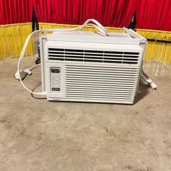 Goldstar window AC unit - Tested and working - Fair to good condition - See pics