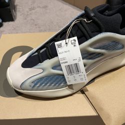 Kyanite Yee zy 700 V3 Sz 10.5 DS