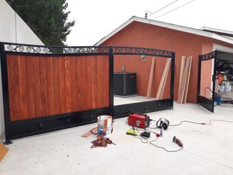 Puertas diferentes estilos de metal y madera