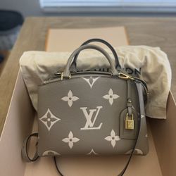 Louis Vuitton Purse