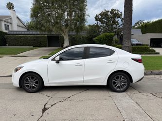 Toyota Yaris Sedan White clean title