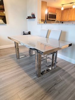 Modern Dinning Table & Chairs