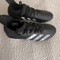 Boys Size 3 Adidas Predator Freak Soccer Cleats