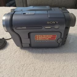 Sony Handycam HI-8 analog Camcorder 