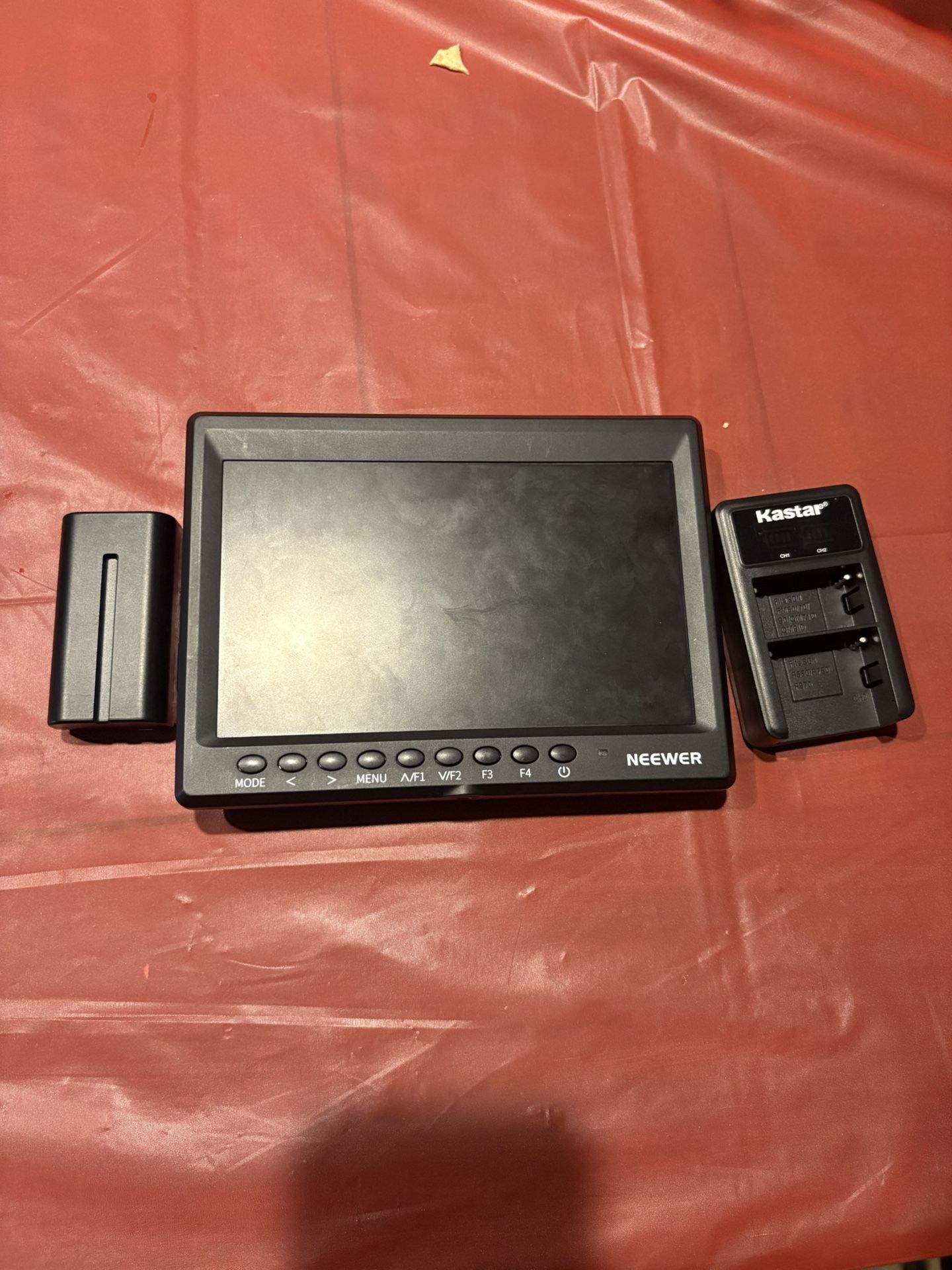 Neewer F100 HD Camera Monitor With Battery Charger