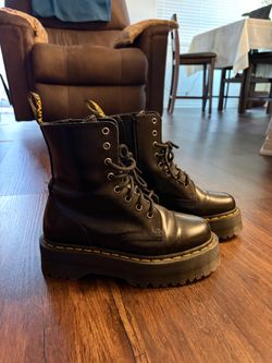Platform Doc Martens 8.5