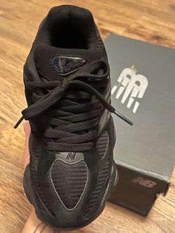 NB Triple Black Womans