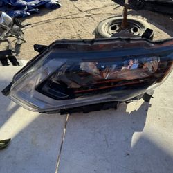 Nissan Rogue Left Headlight Oem