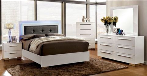 Brand New White & Grey 4pc Queen Bedroom Set (Available in Eastern King)