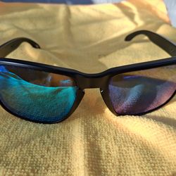 Oakley Classics Holbrook mens Sunglasses