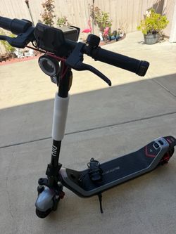 NIU kqi 300x Electric Scooter