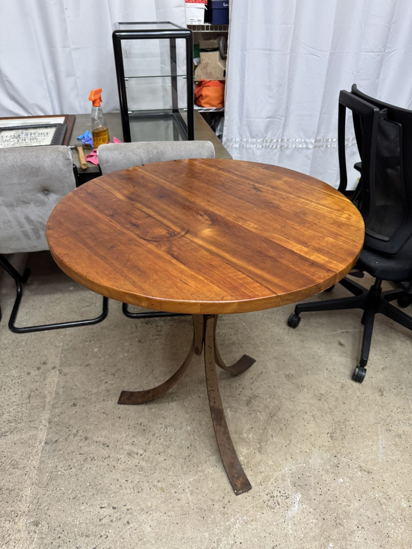 Round Table