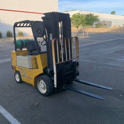 Yale Forklift 4,000lb, 3 Mast, propane, pneumatic tires