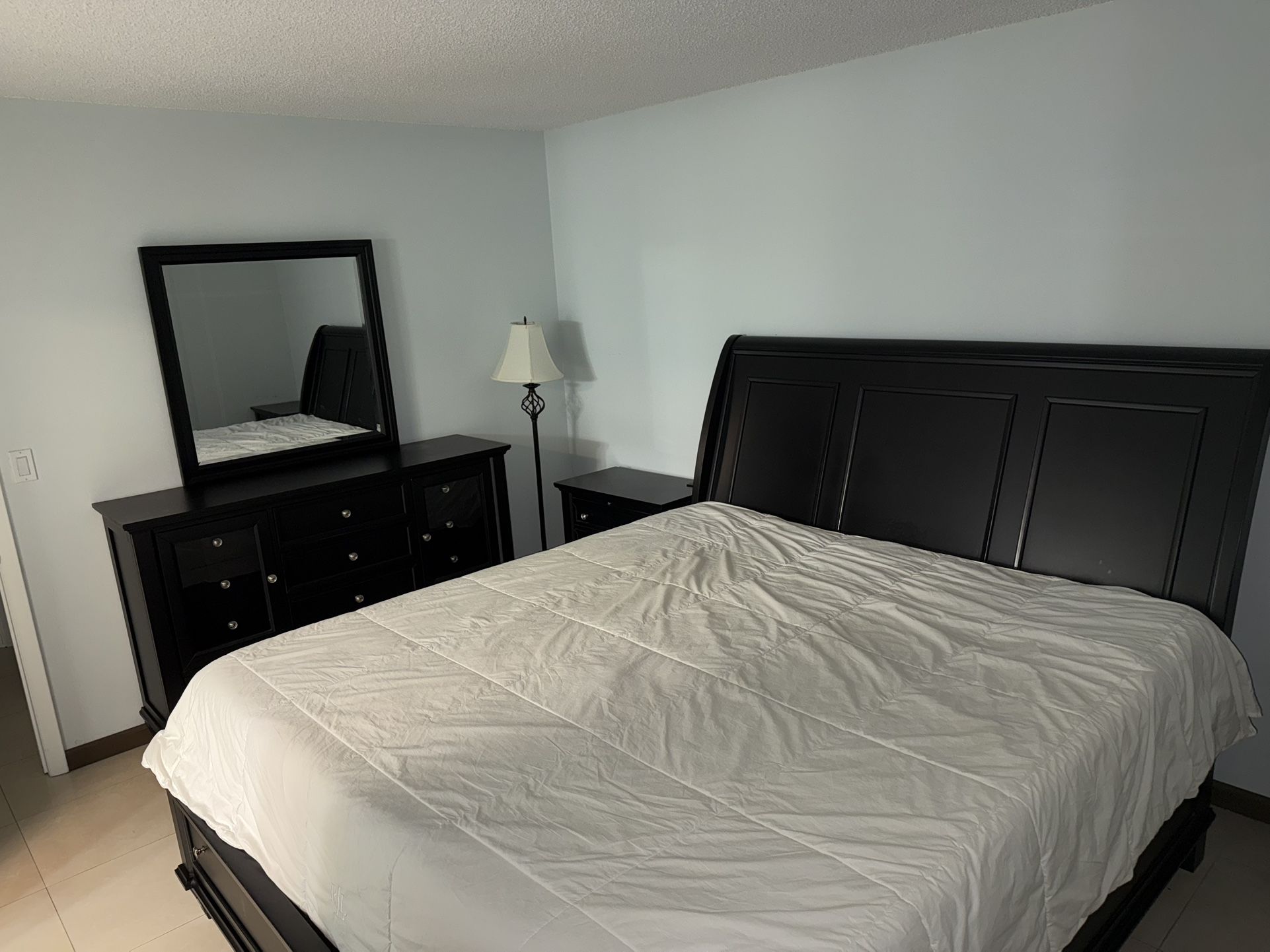 Gorgeous Black King Bedroom Set With Mattress