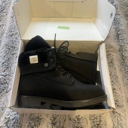 Women’s Boots 9.5