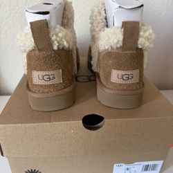 UGG Women’s Size 6 New