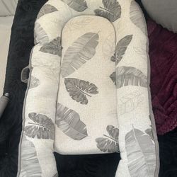 baby snuggle me