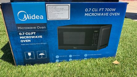 LIKE NEW! Small Microwave Oven