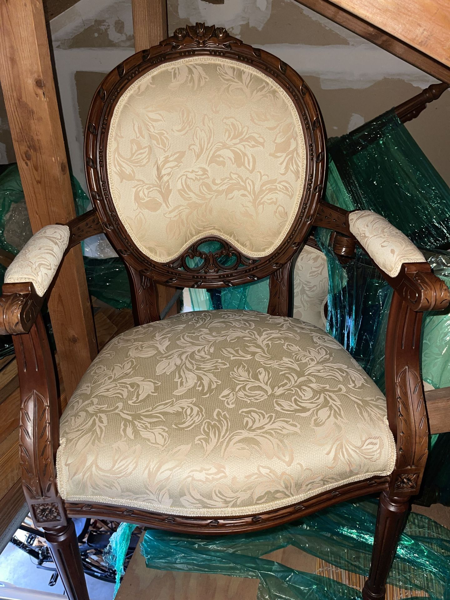Elegant Dining Room Chairs. Excellent Condition (8)