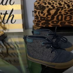 Boys Shoes - Old navy - Toddler Size 7c